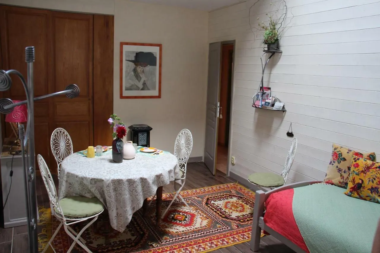 Les Ateliers D'Art Bed & Breakfast Roanne 2*,