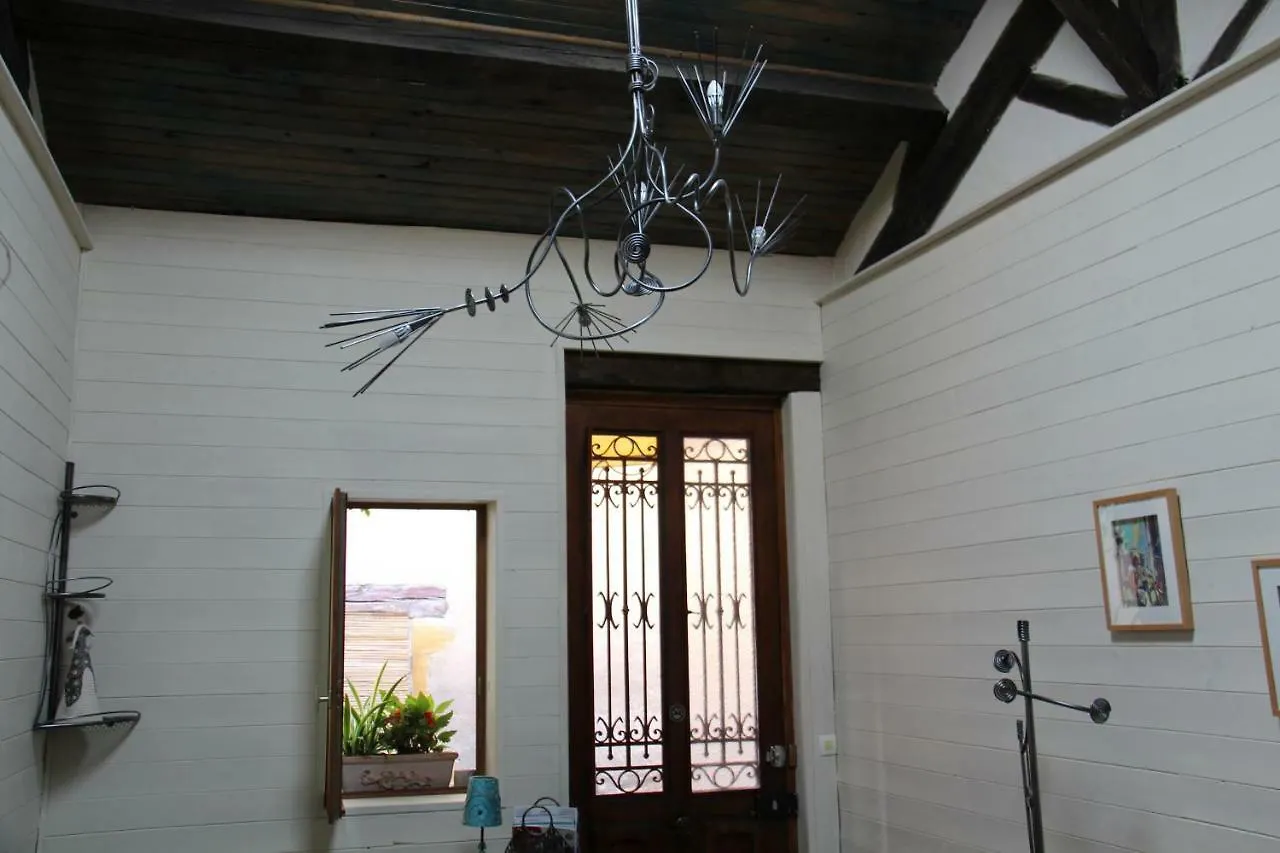 Les Ateliers D'Art Bed & Breakfast Roanne 2*,