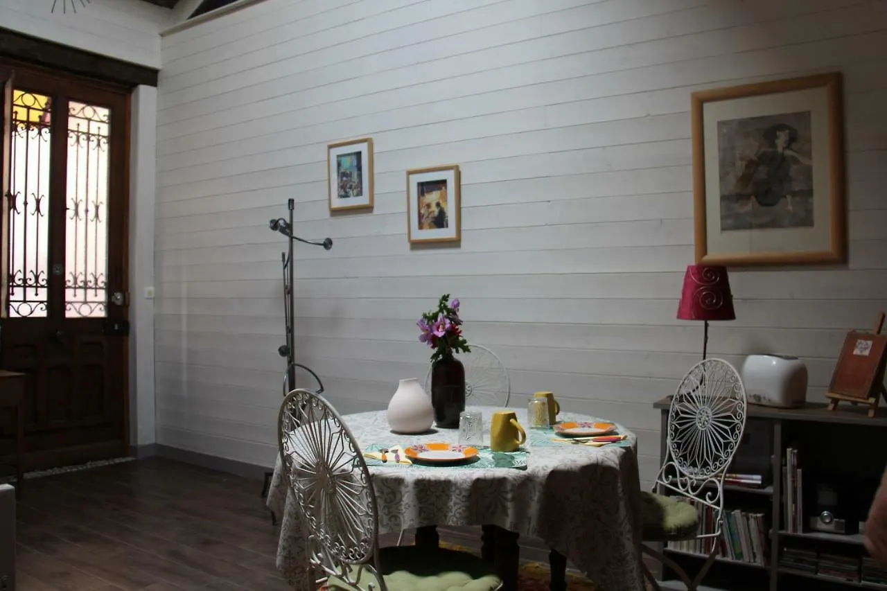 Les Ateliers D'Art Bed & Breakfast Roanne